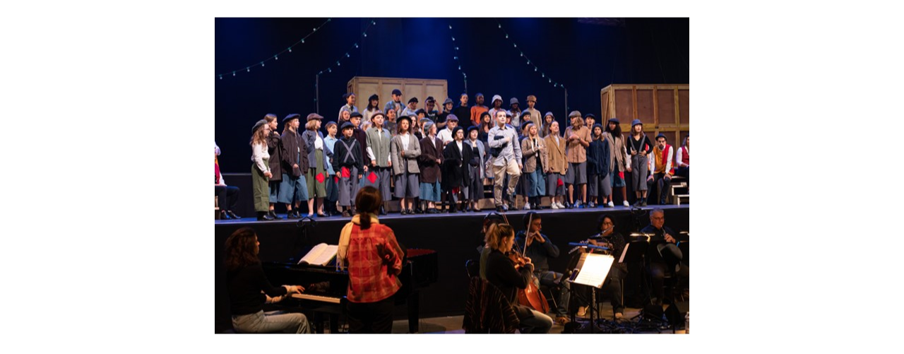 Groupe de personnes sur scène